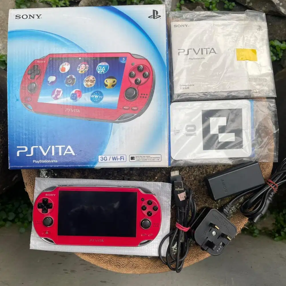 PS VITA COSMIC RED Fullset MULUS RARE