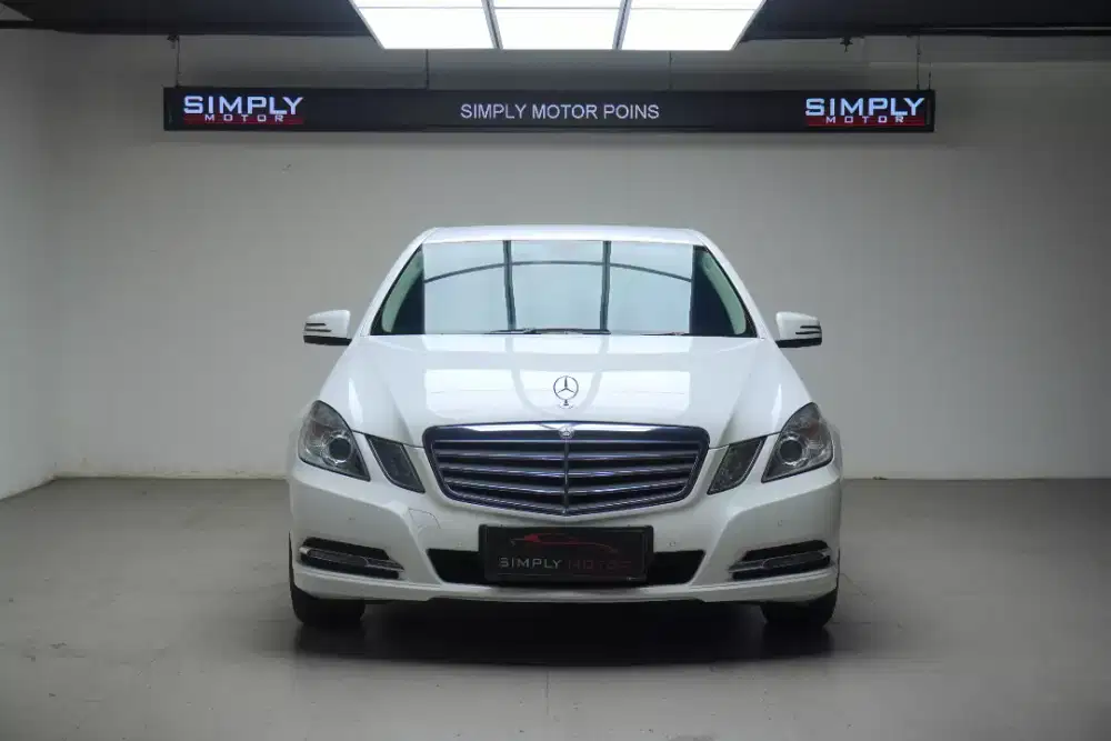 Mercedes Benz E200 E 200 CGI AT 2013