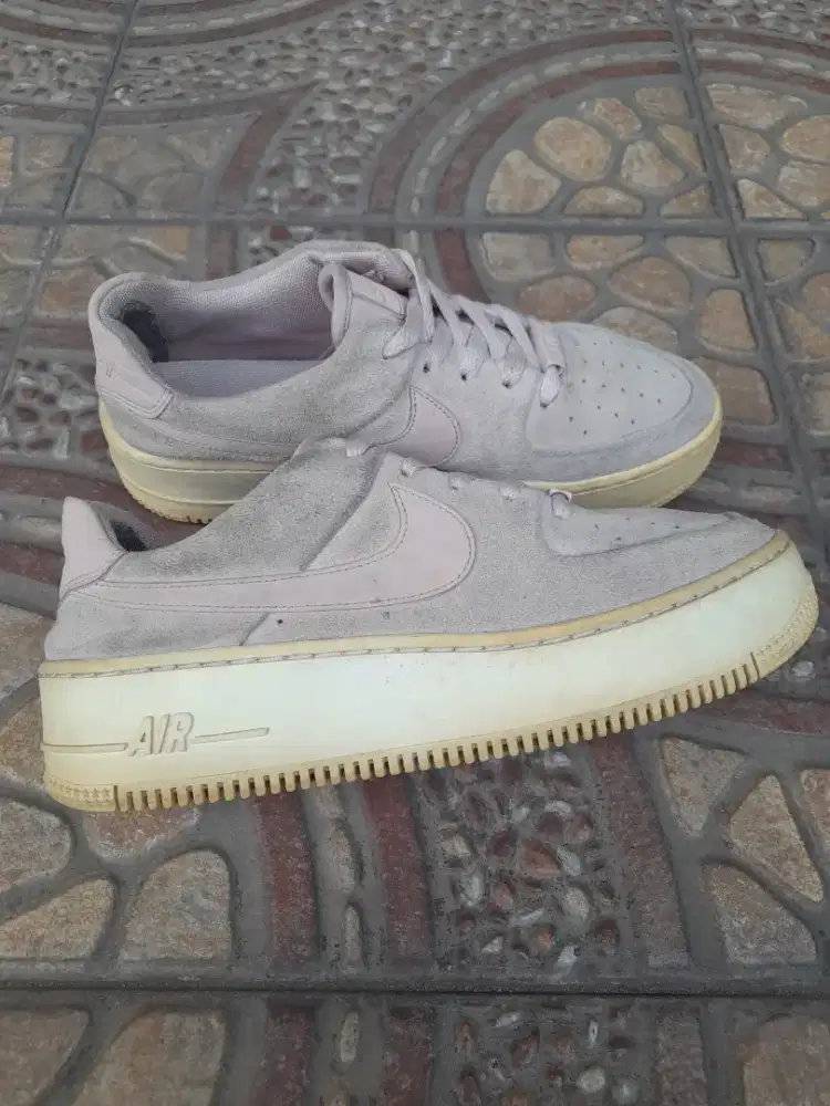 SZ 40 NIKE AIR FORCE ONE BEKAS