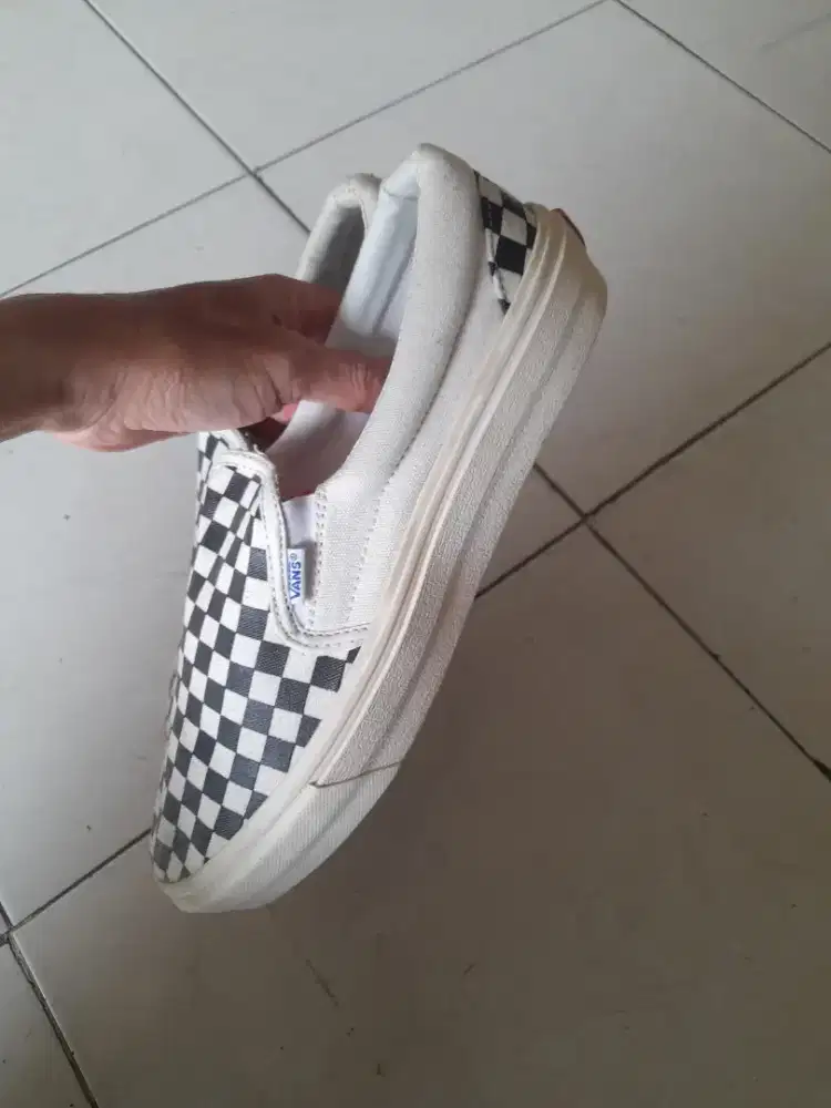 SZ 42 VANS SLIP ON PREMIUM BEKAS