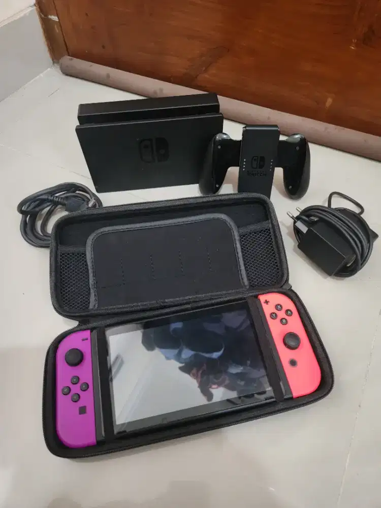 Nitendo Switch V2 Ofw 256GB fullset mulus pemakaian