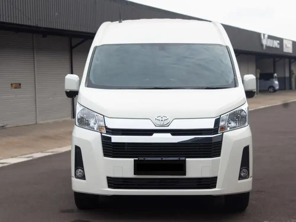 TOYOTA HIACE PREMIO M/T 2023