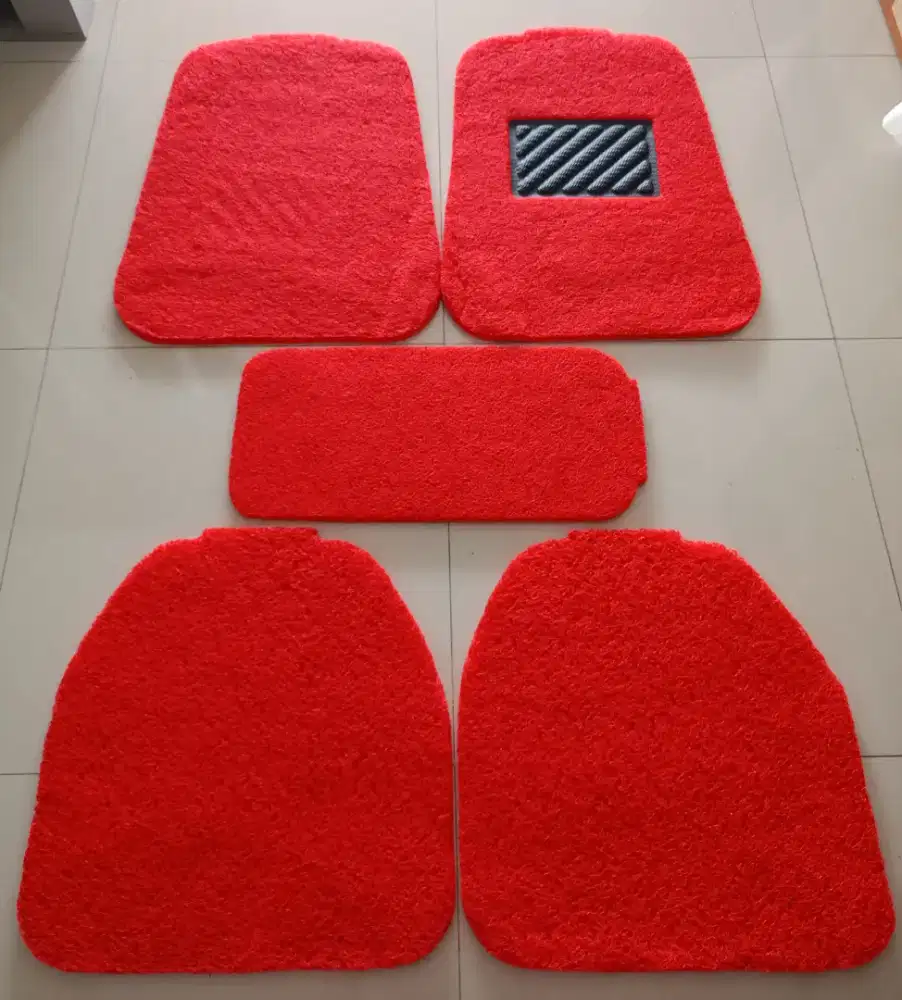Dijual karpet mie universal 2 baris bahan tebal dan empuk dikaki.