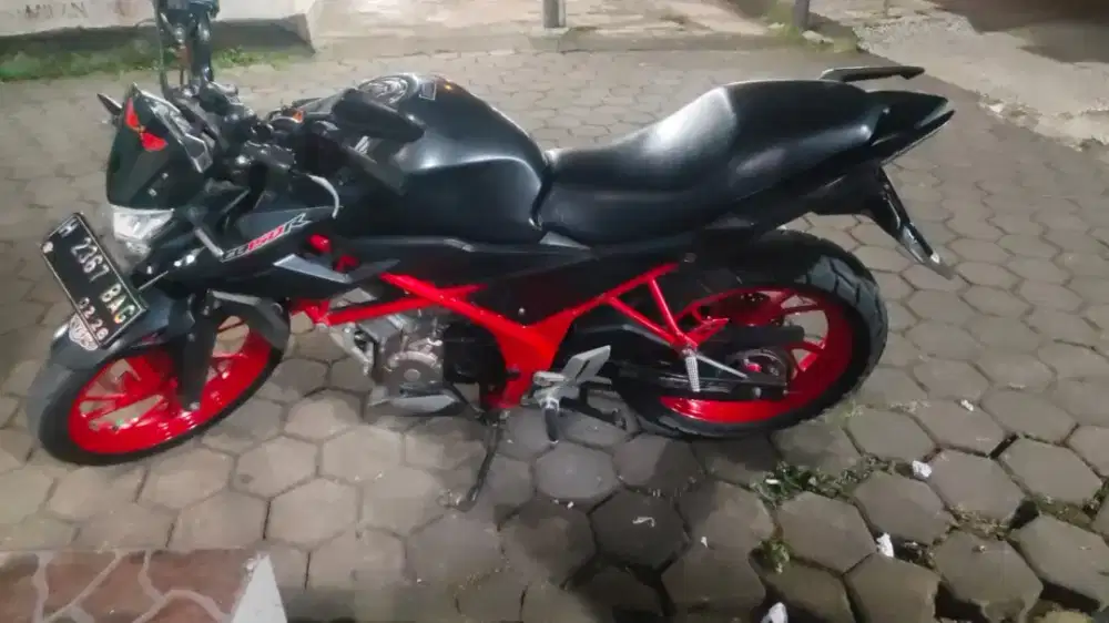 Cb 150 R barang bagus mesin bagus surat lengkap