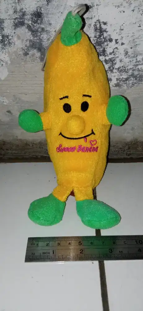 boneka pisang. . .