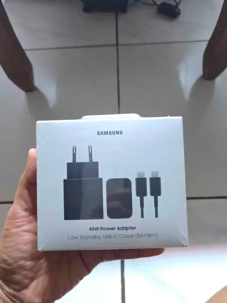 Original travel adapter 45 W samsung with cabel