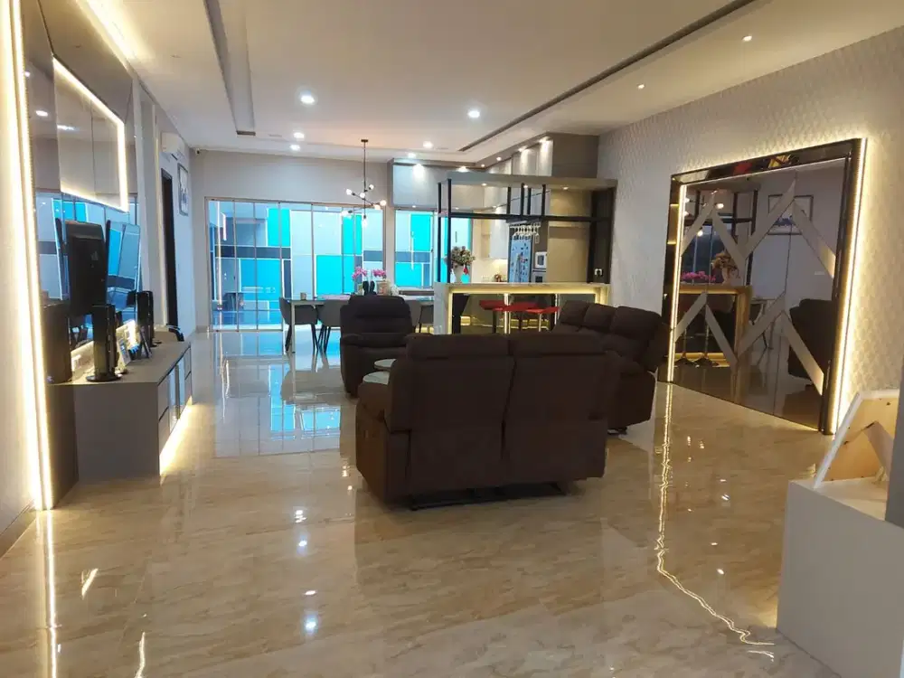 Disewa  Rumah PIK Full renov n furnish with pool 3.5lt Uk250m² at Jakarta Utara