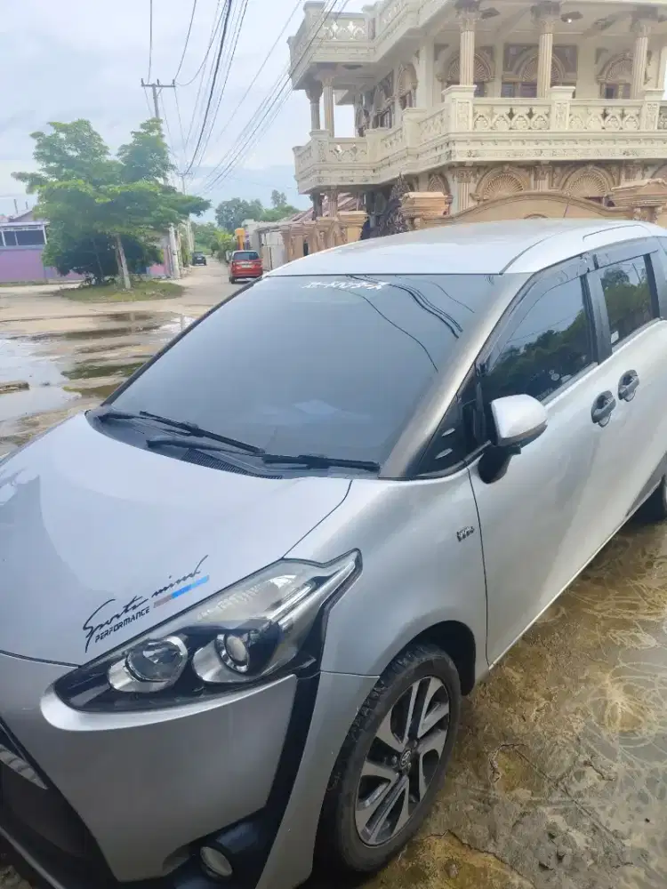 TOYOTA SIENTA V CVT 2017