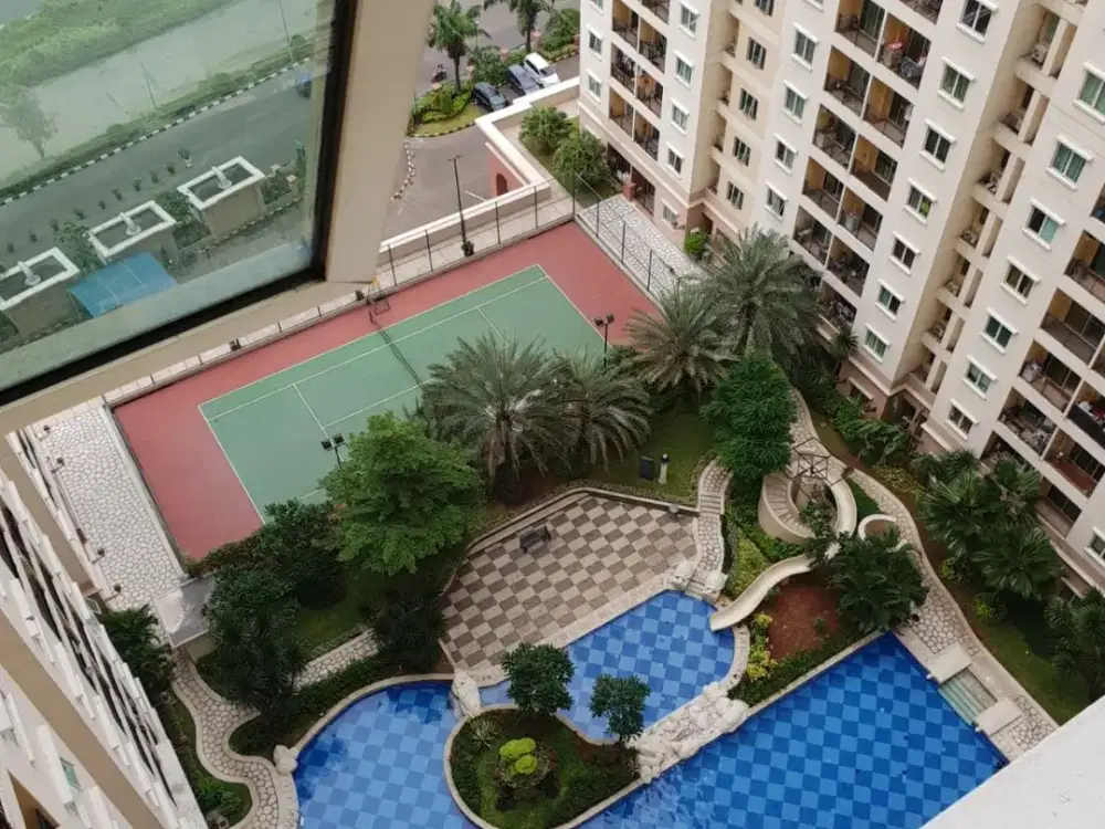 Apartemen lantai tinggi view kolam renang Cityhome Mall of indonesia Kelapa Gading