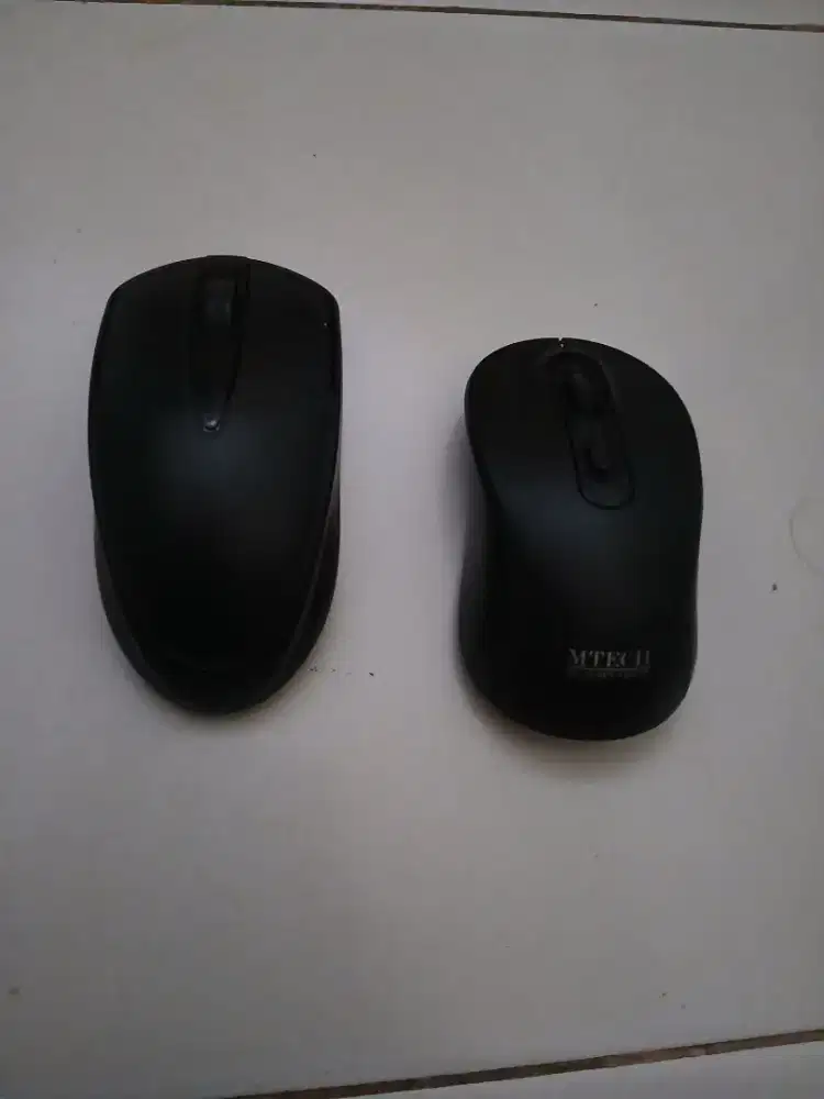 Mouse Bluetooth hitam