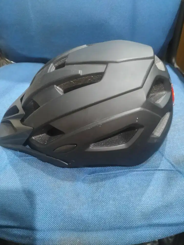 Helm Sepeda Pakai Lampu