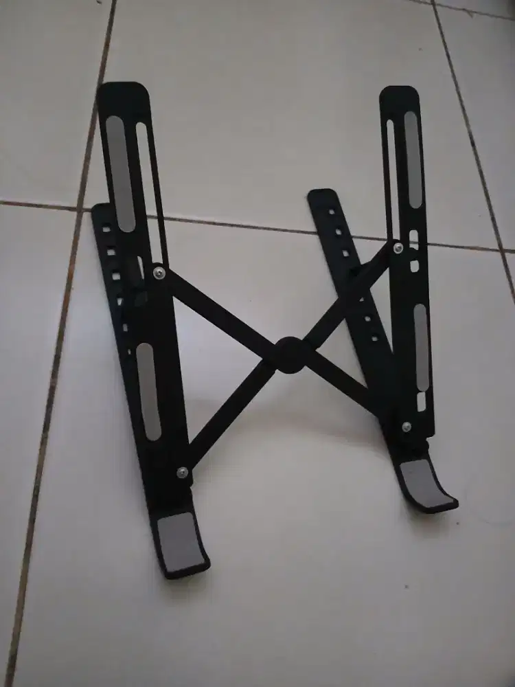 Stand laptop baru
