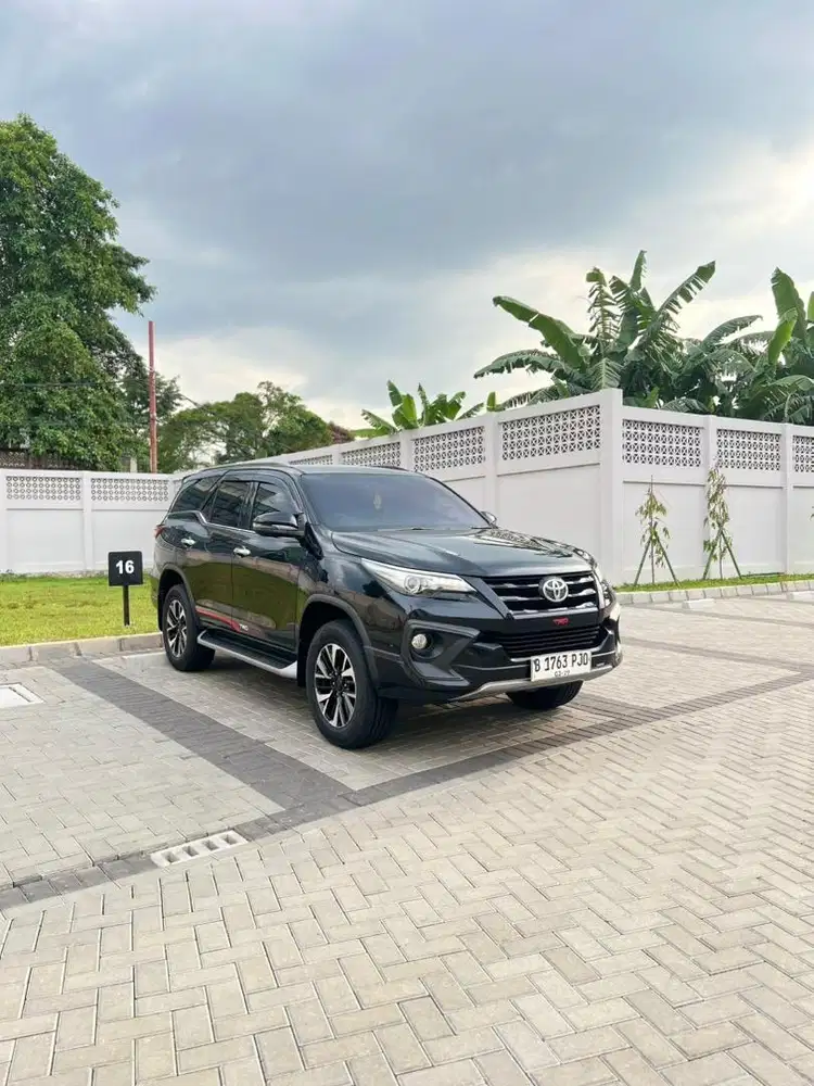 Toyota Fortuner TRD KM Low Mulus Bagus Terinspeksi Pajak Panjang Bagus