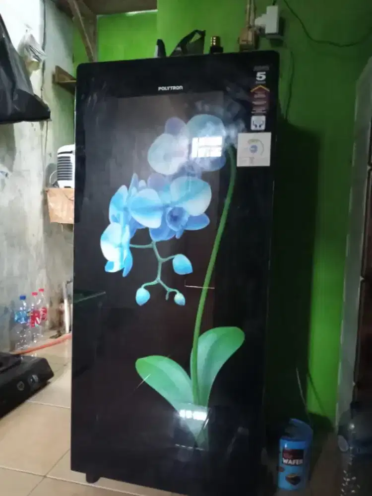 Kulkas merek Polytron