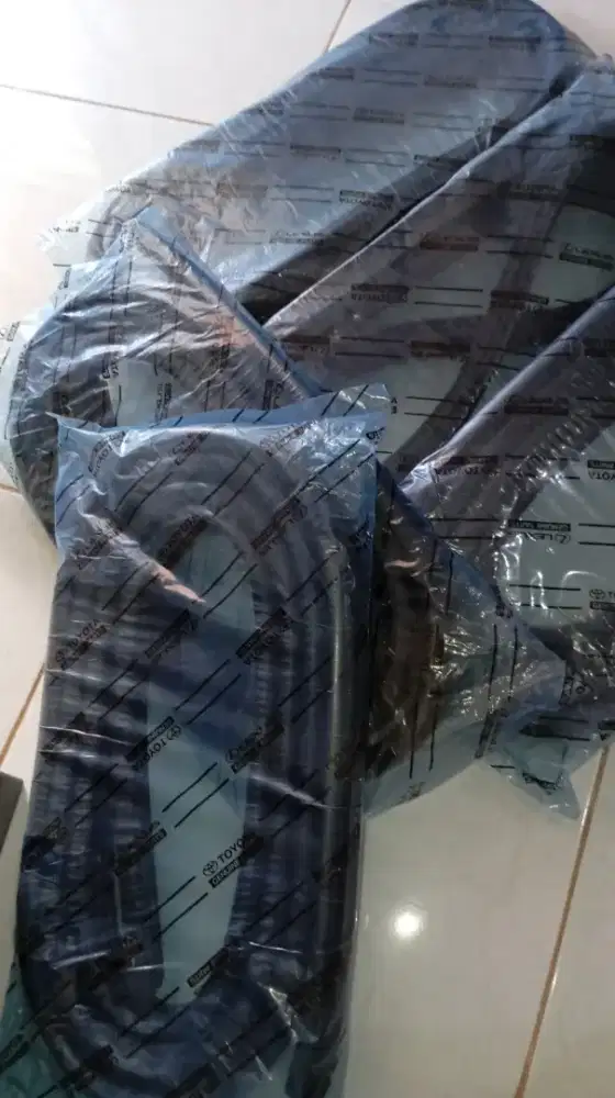 Les karet pintu mobil