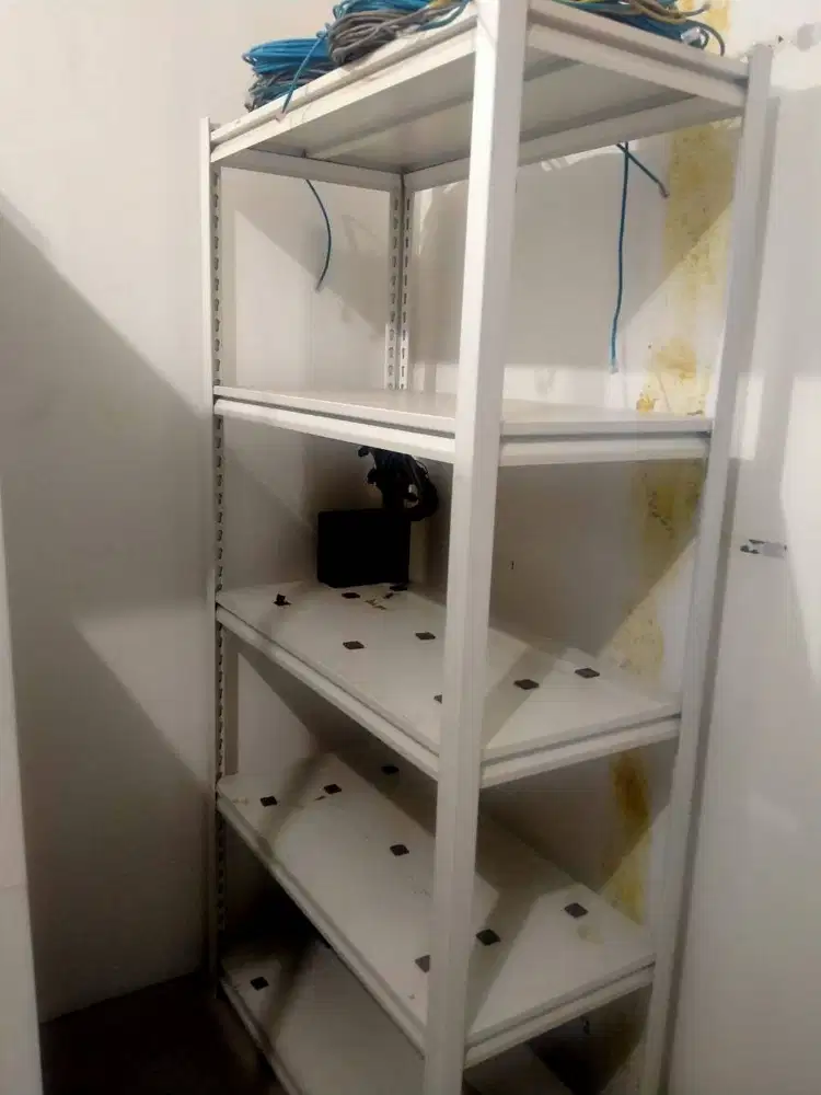 Dijual Rak server kondisi bagus mulus.