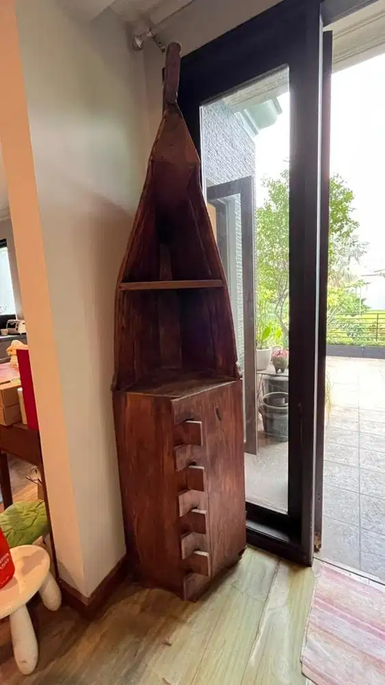 Lemari Jati - Kabinet Anggur Kayu