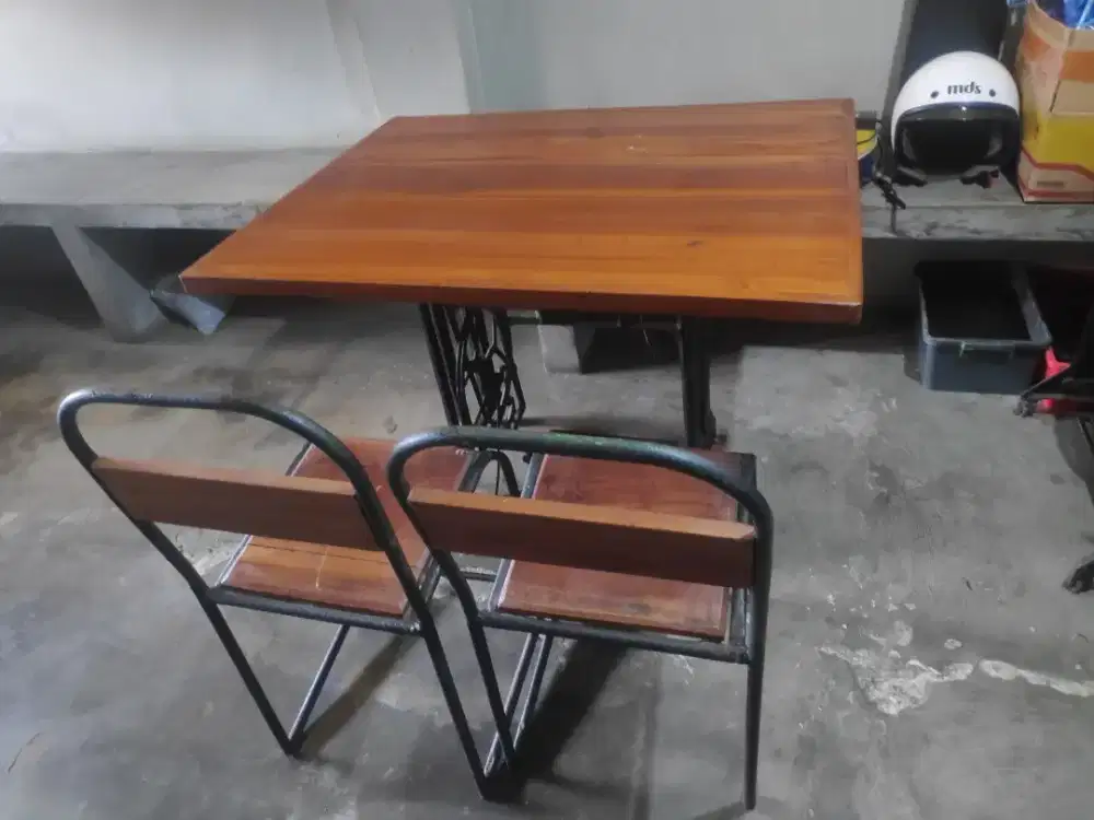 Jual Meja kayu dari mesin Jahit untuk Restoran