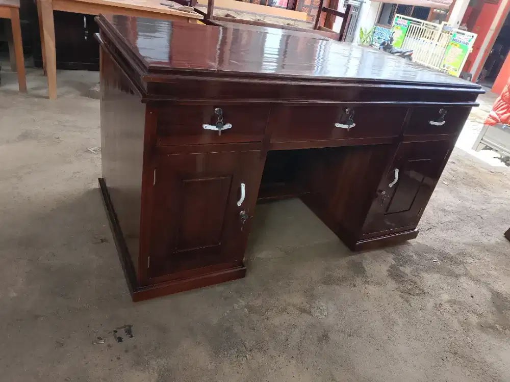 Meja Kantor/Meja Belajar/Meja Direktur