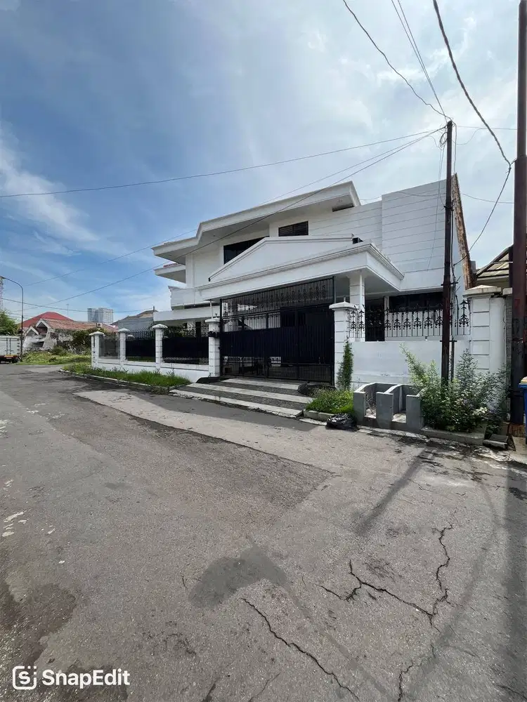DIJUAL RUMAH JALAN DHARMAHUSADA INDAH UTARA SURABAYA SHM 6 KT , 4 KM