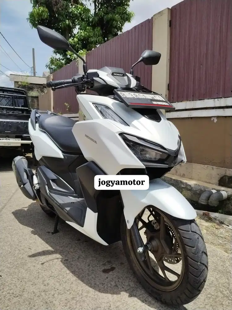 (B) honda vario 160 abs  tahun 2023