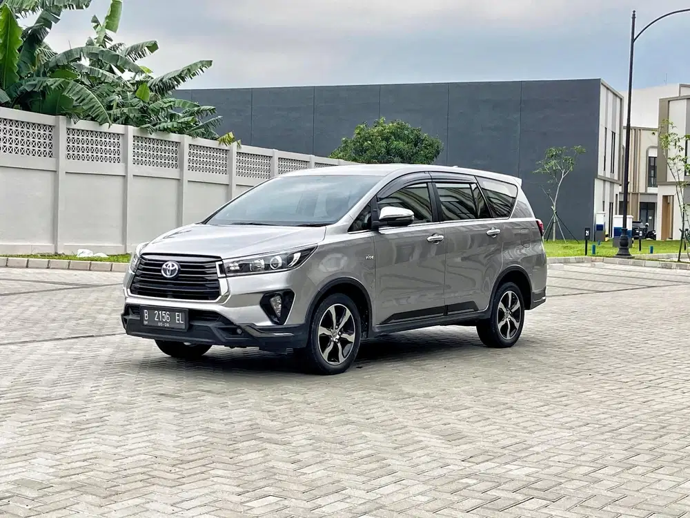 Toyota Kijang Innova 2.0 Venturer Bensin AT 2021