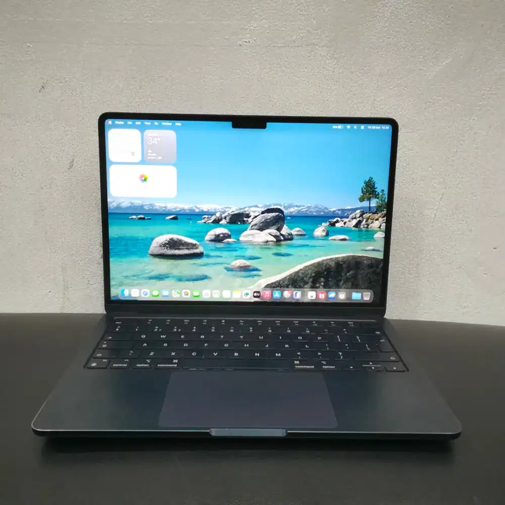 Macbook Air 13-inch 2022 Chip M1 RAM 8GB SSD 256GB ( Second )