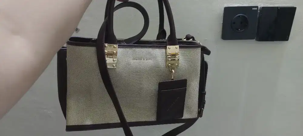 Tas charles and keith