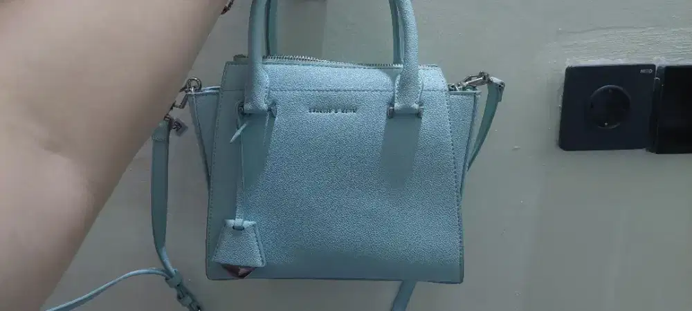 Tas charles and keith