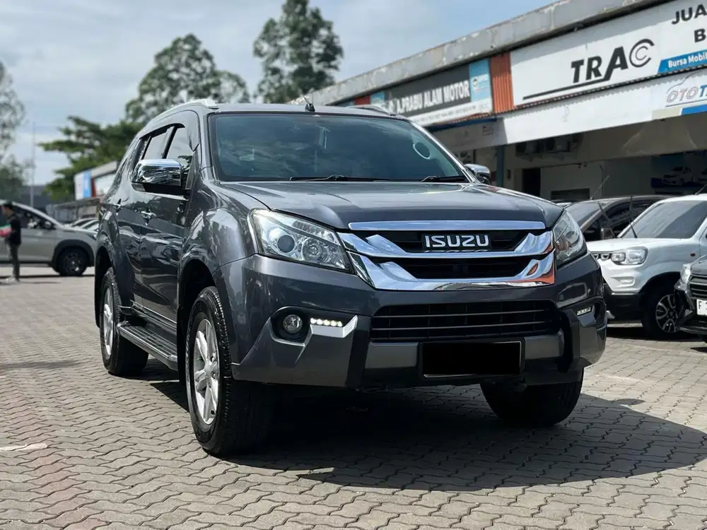 TERMURAH ISUZU MUX 2.5 AT 2017 ABU