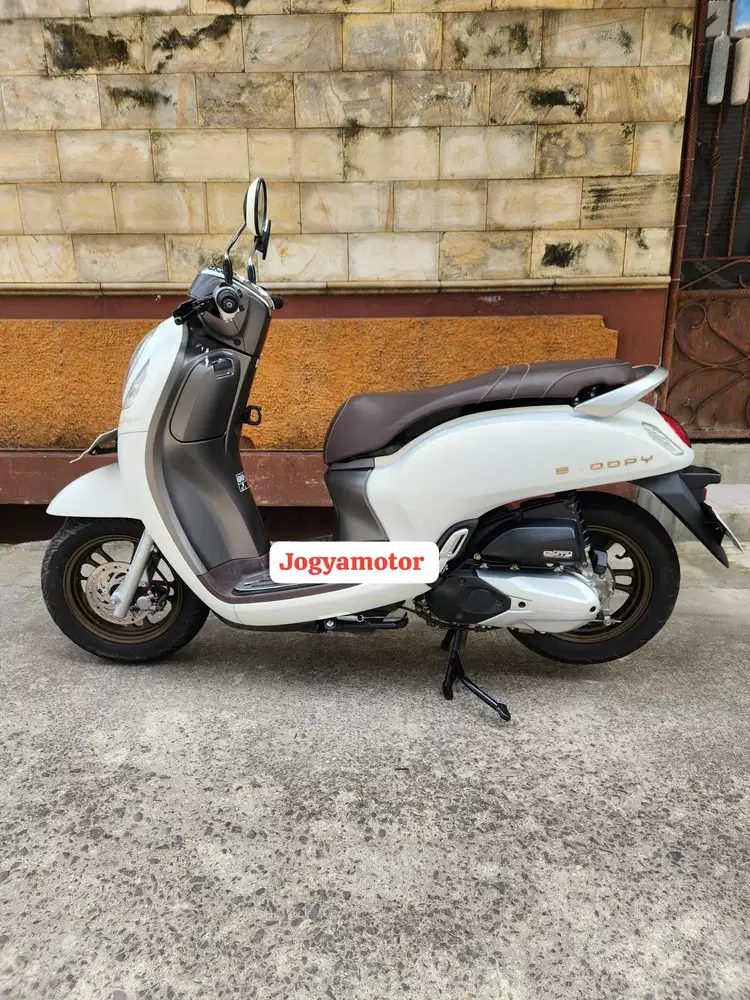 (B) honda scoopy Prestige tahun 2023