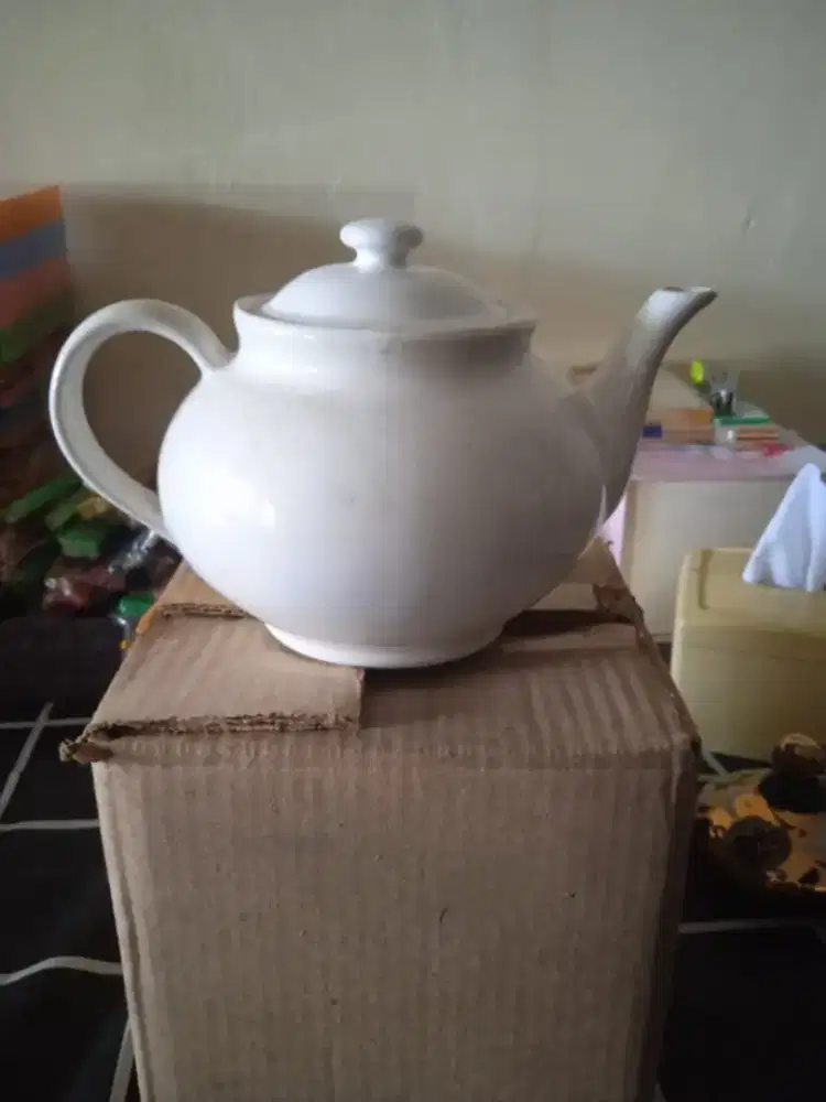 Dijual teko teh keramik kondisi masih bagus harga 25rb