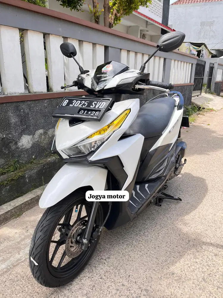 (B) Honda Vario 150 tahun 2016