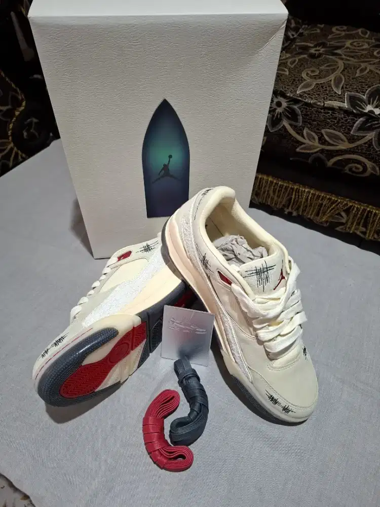 Sepatu Jordan Flight Court x Who Decides War