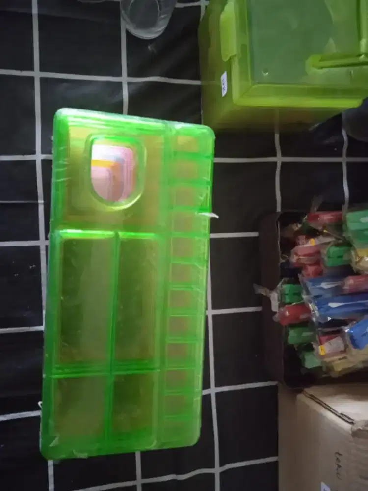 Dijual Tempat cat mewarnai ada 3 lusin kondisi masih baru