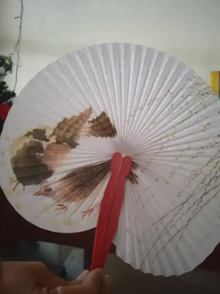 Dijual Kipas tangan bahan kertas ada 46 pcs kondisi masih baru