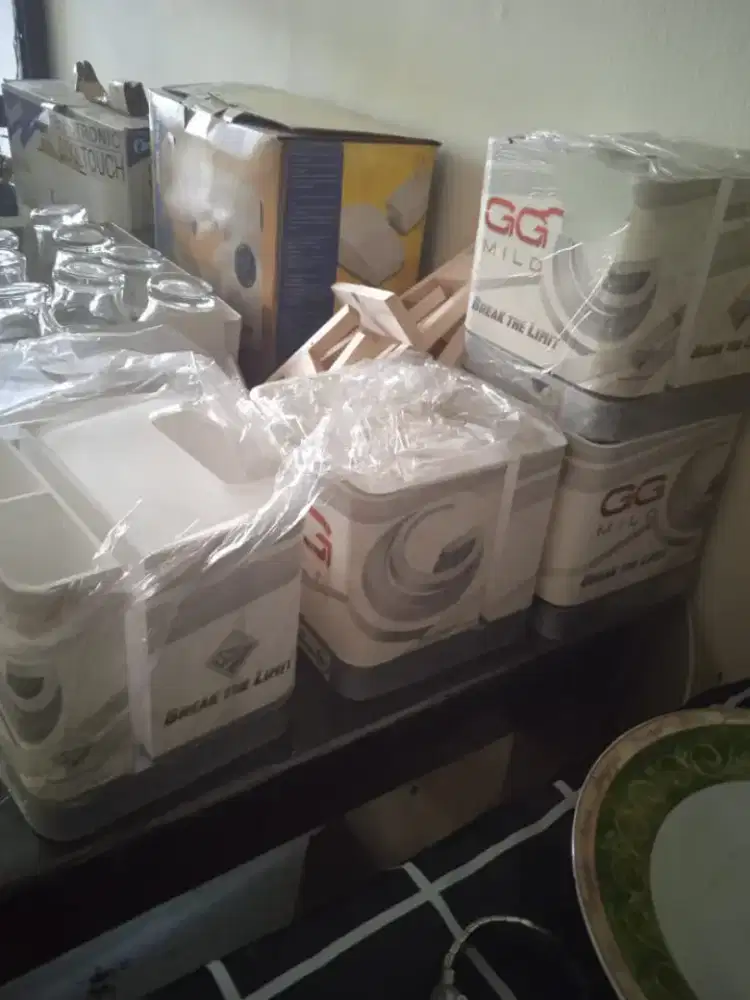 Dijual tempat menaruh set sendok garpu ada 4 pcs