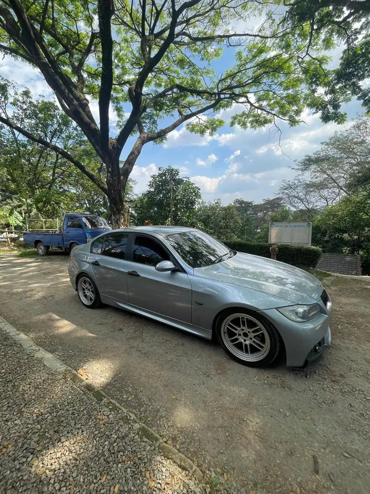 BMW 320i 2005 Bensin