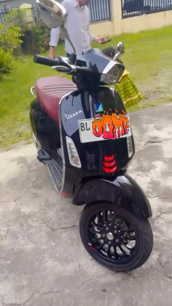 Vespa Sprint S ABS 150cc – Black Glossy