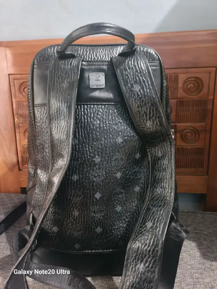 Preloved ransel MCM kulit asli, besi embos MCM, furing kulit