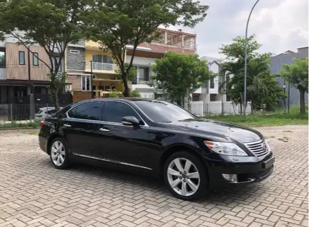 Lexus LS 460L 2011