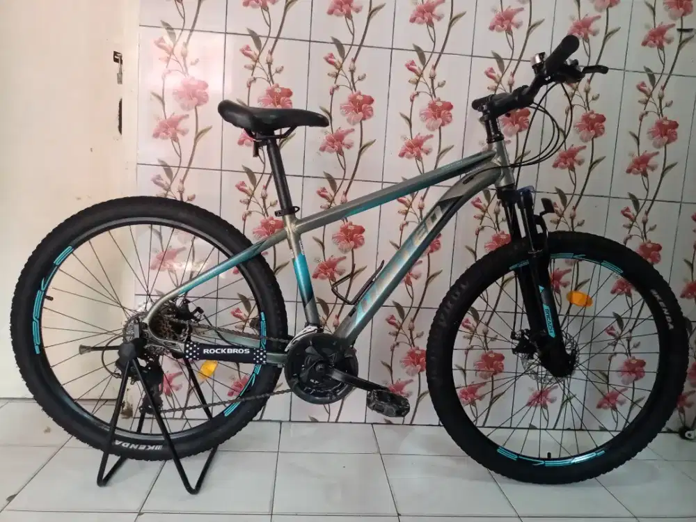 Sepeda MTB UNITED,Frame Alloy,24 Speed,Mulus,Ban tebal,Siap gowes,BU