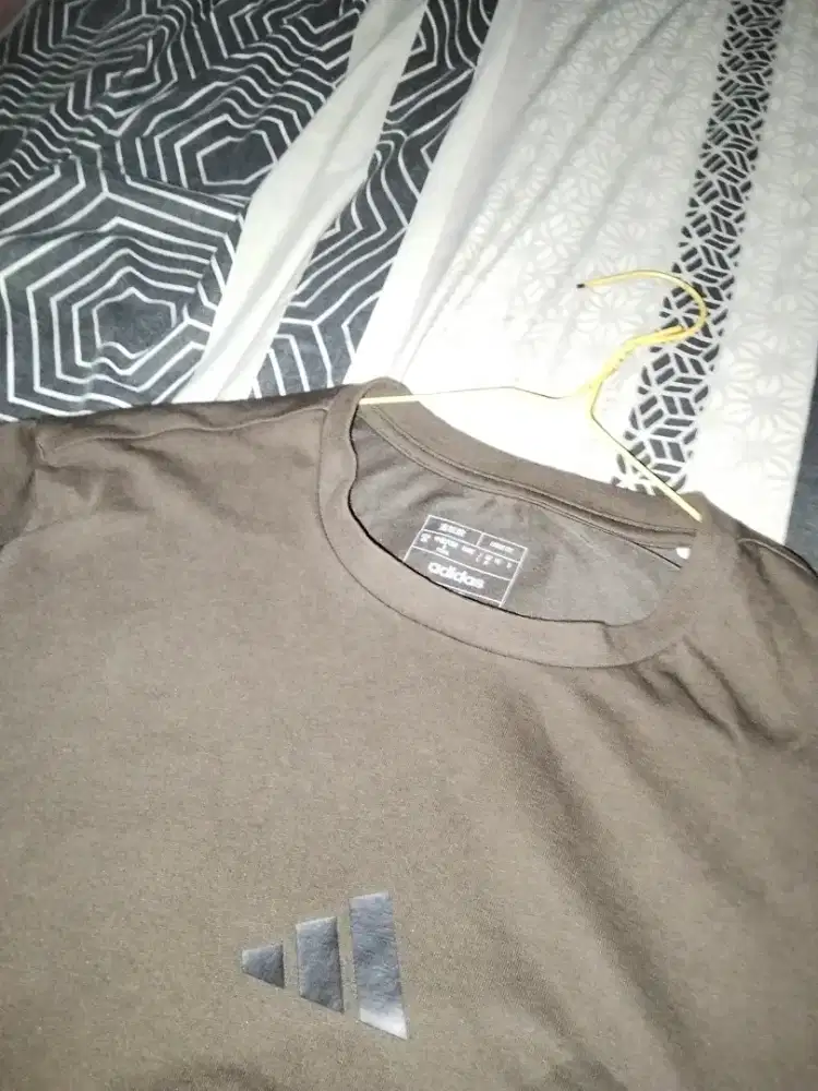 Jual baju Adidas graphic tee