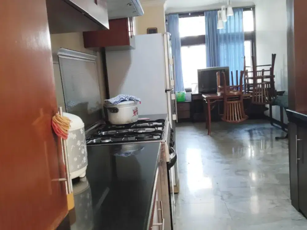 TURUN HARGA!  RUMAH TENGAH KOTA, lokasi strategis SAYAP SUDIRMAN