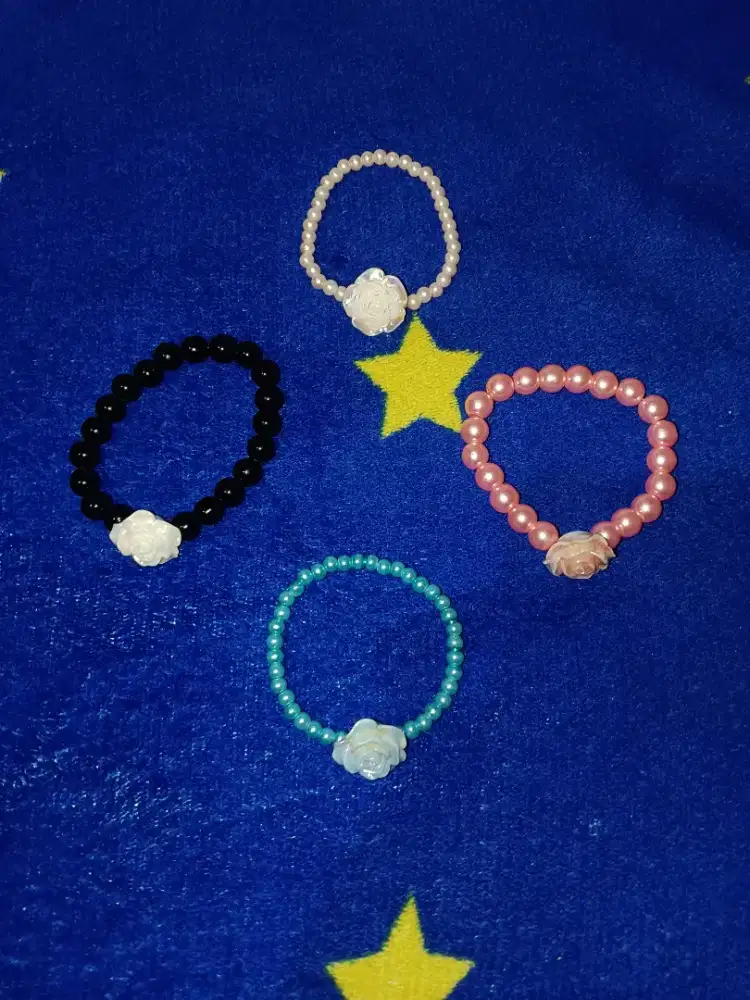 Gelang manik-manik bunga