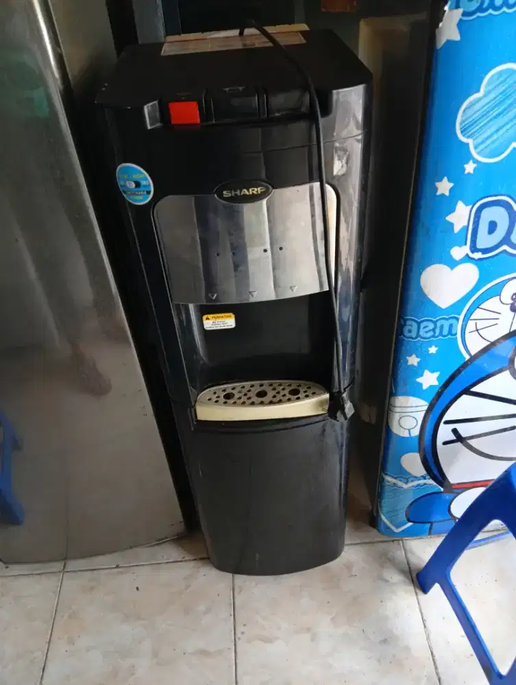 Dispenser galon bawah Mer Sharp Panas dingin biasa dingin air es