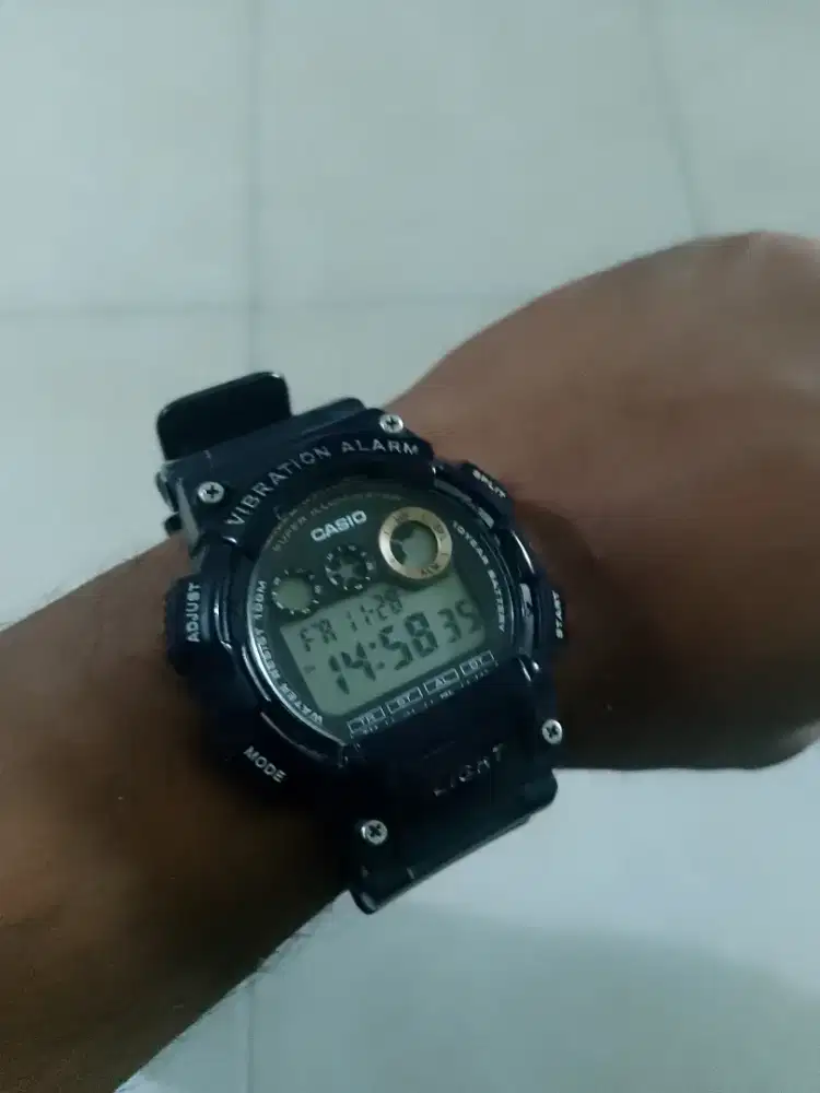 Jam tangan Casio W 735 H