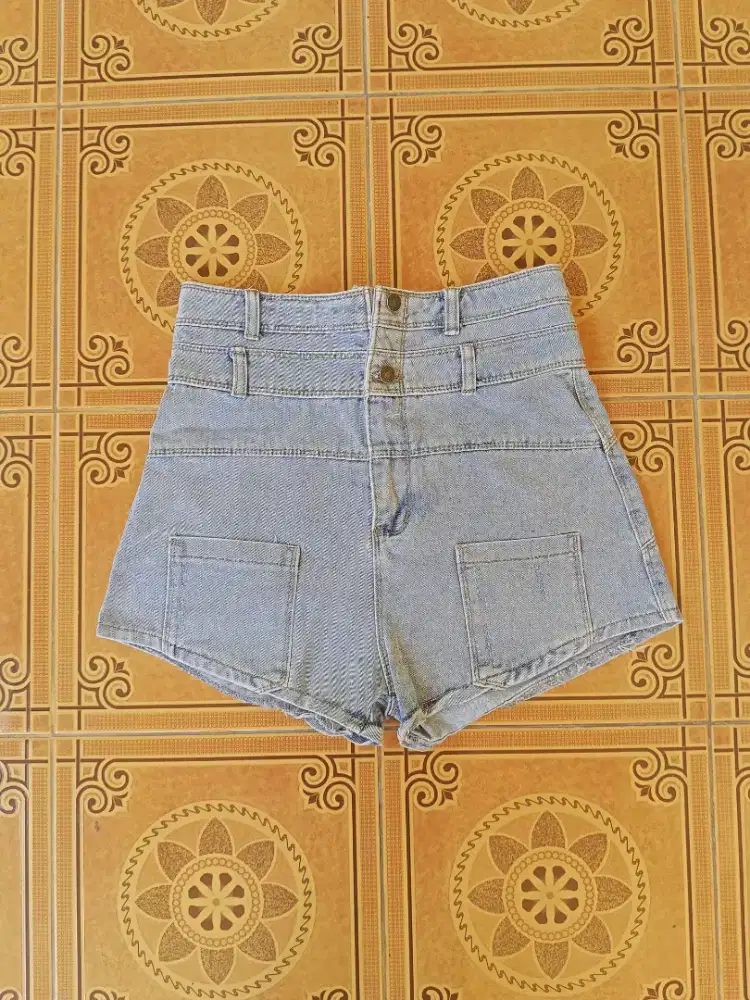 Celana Pendek / Hotpants Jeans 2 Kancing Brand MIROR (Barang SGP)