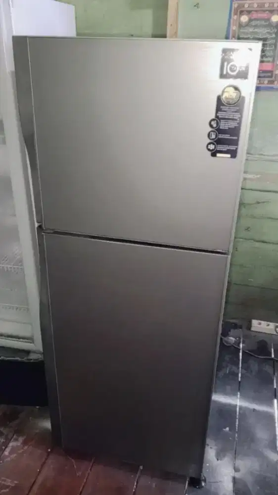 Kulkas 2pintu Polytron blezza no minus,siap pakai.