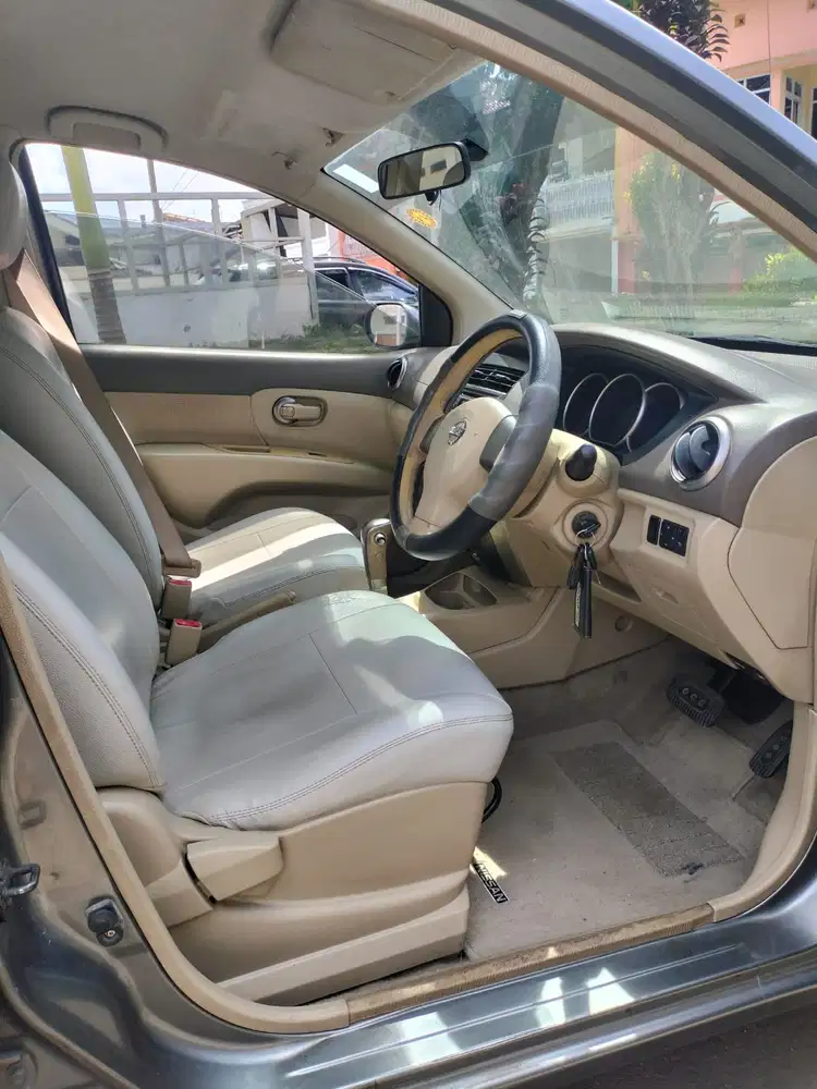 Nissan Livina XR Istimewa